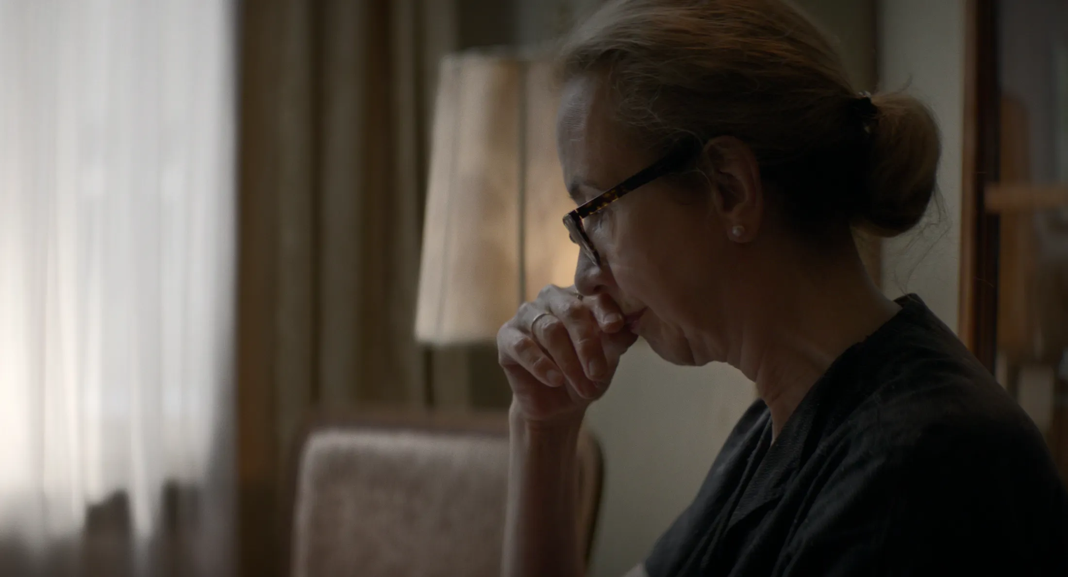 Klara Höfels in a close-up profile shot in the feature film Eho