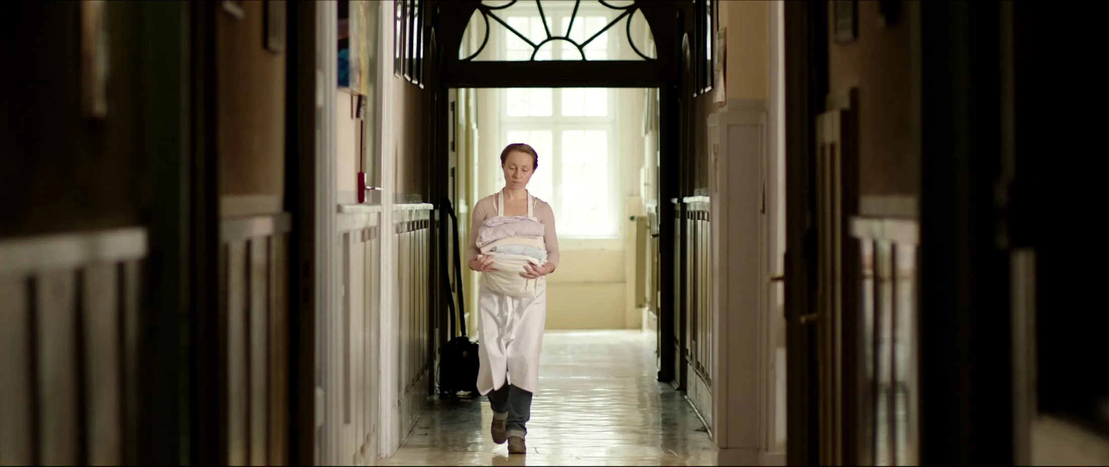 Film scene from ‘The desert left behind’ with Christina Kraft