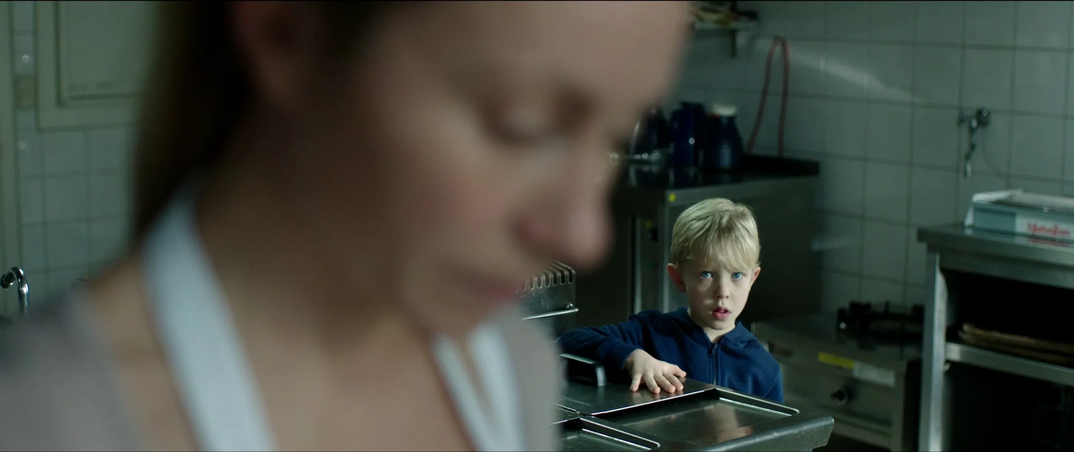 Scene from the film ‘The desert left behind’ in the kitchen