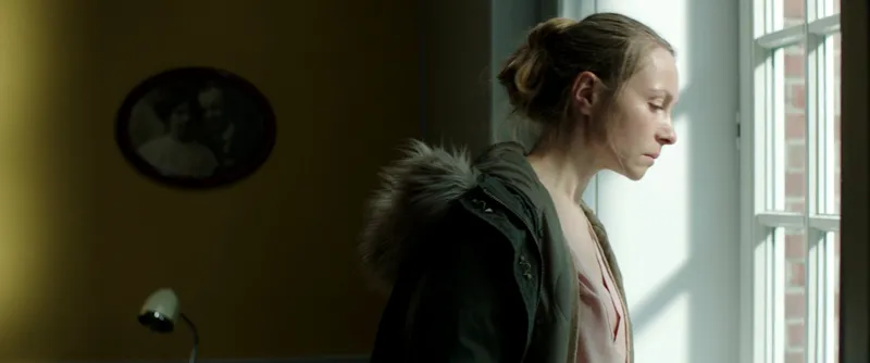 Christina Kraft looks out of the window in "The desert left behind", directed by Jan Buttler