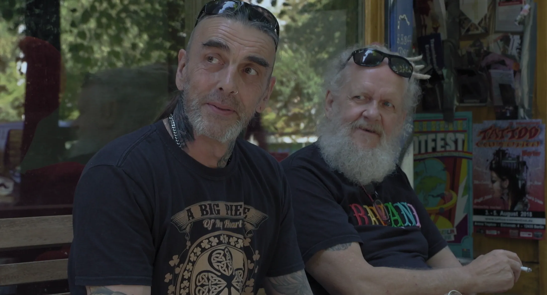 Friends Thomas and Charly observe the neighbourhood