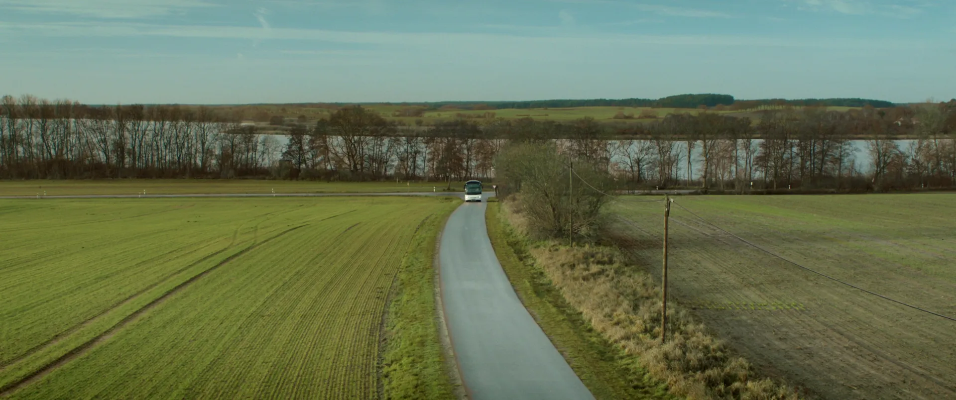 The bus arrives in the village, scene from the film ‘The desert left behind’